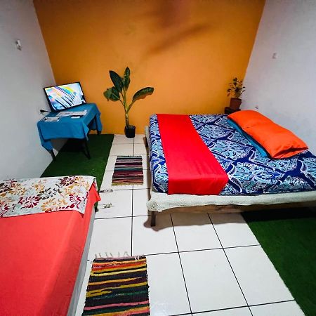 Bato'S Hostel Quepos Exterior photo