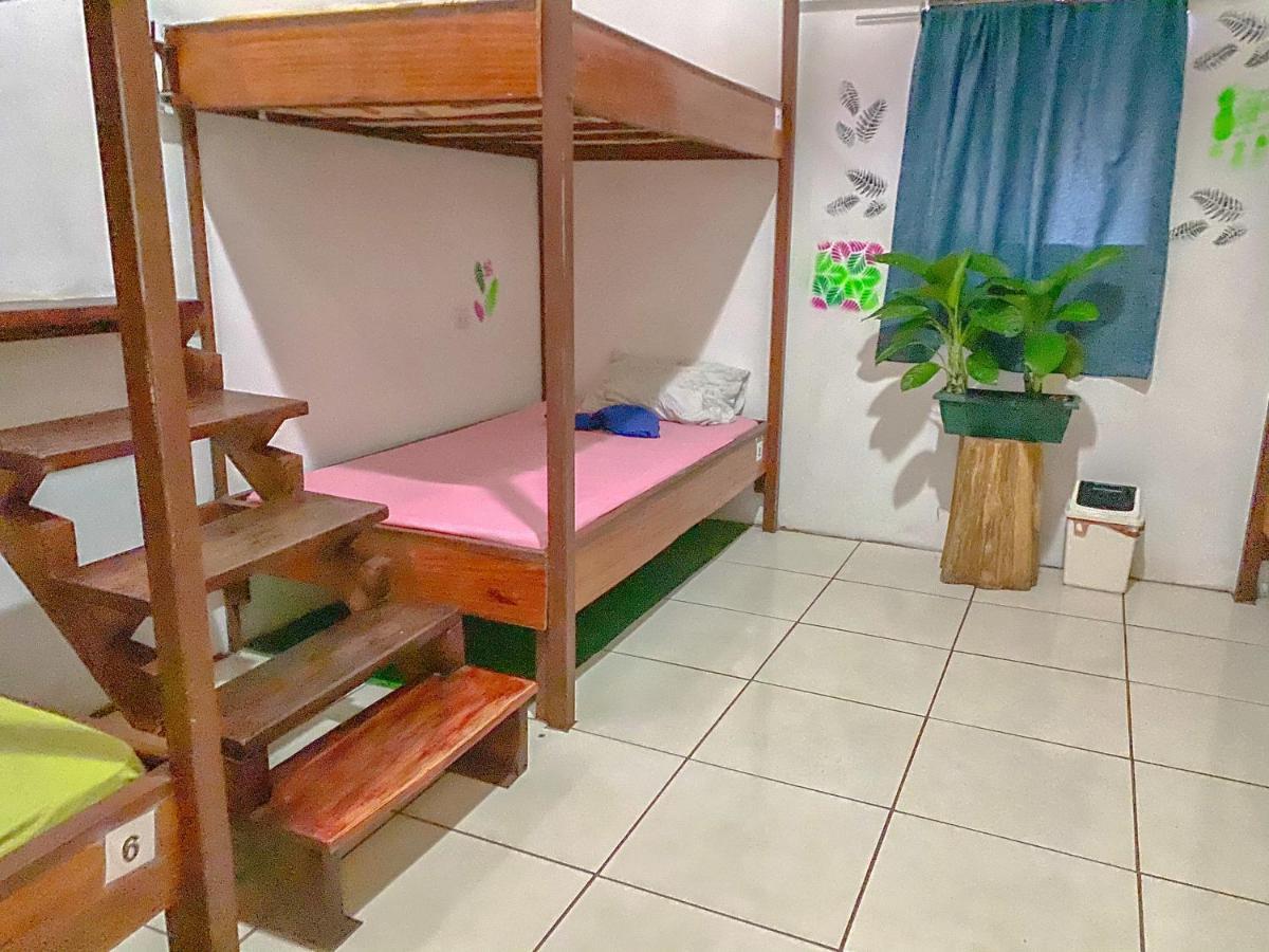 Bato'S Hostel Quepos Exterior photo