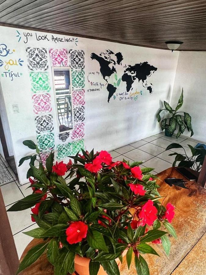 Bato'S Hostel Quepos Exterior photo