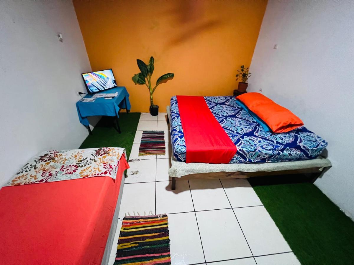 Bato'S Hostel Quepos Exterior photo