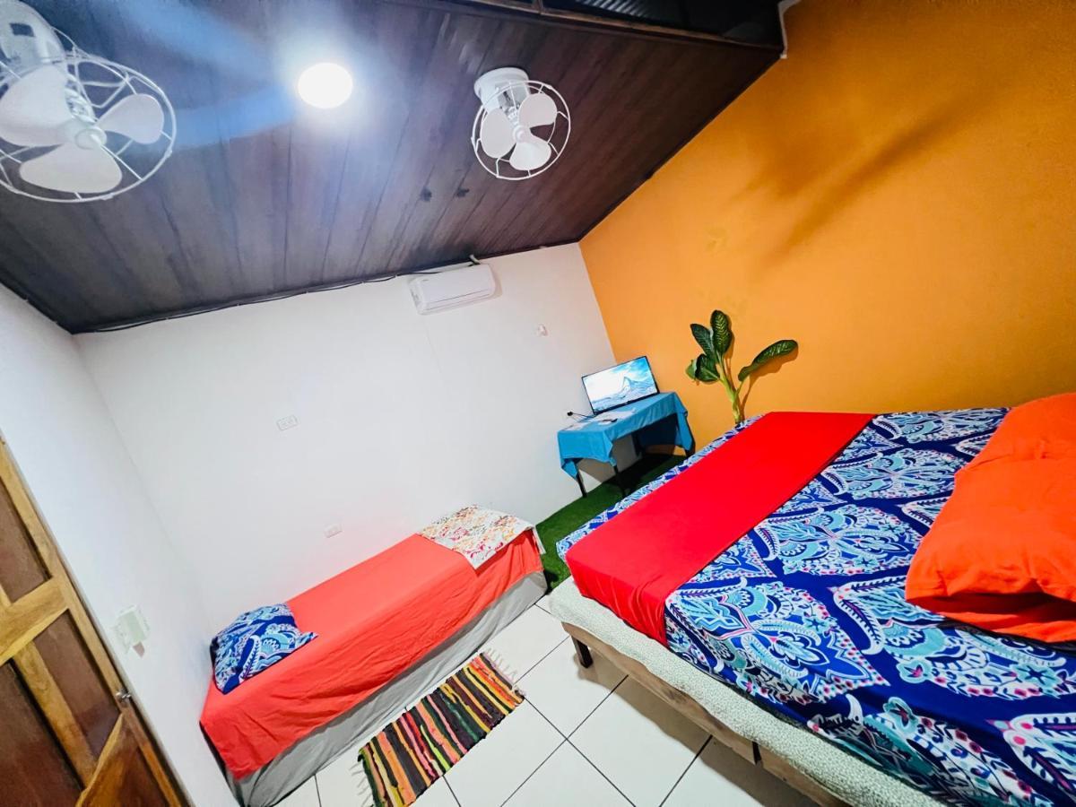 Bato'S Hostel Quepos Exterior photo