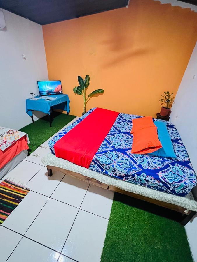 Bato'S Hostel Quepos Exterior photo